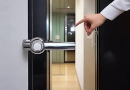 小k士指纹锁热线400客服教导←智能生活新选择：精准识别，指纹锁安全便捷体验