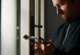 保险柜锁芯开启攻略：快速安全解锁秘诀