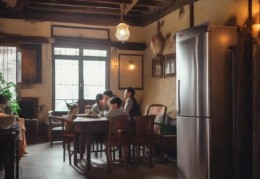 冰箱放置餐厅门朝东是否合适？家居风水解析
