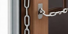 选购防盗门：关注防盗链功能保障家庭安全