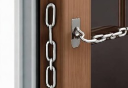 选购防盗门：关注防盗链功能保障家庭安全