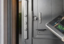 法萨帝防盗门故障快速报修科普↑防盗门玻璃安全防护选择指南