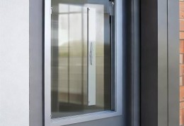 防盗门小窗可拆卸设计，安全与便捷共存