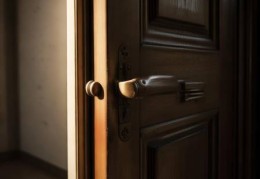 消毒柜使用过程中意外停止，如何安全恢复？